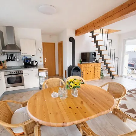 Am Nationalpark Fischland Darß Zingst, Großer Garten, Kamin, Terrasse, 3 Sz Ferienhaus Pruchten