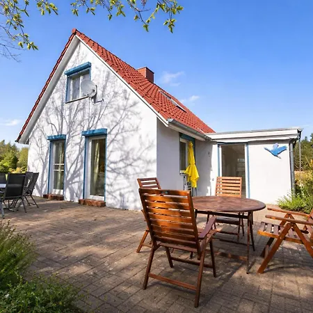 Ferienhaus am Nationalpark, Fischland Darß Zingst, großer Garten, Kamin, Terrasse, 3 SZ
